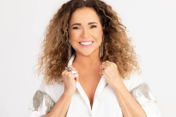 Daniela Mercury sai em defesa de Claudia Leitte: “Arte não é religião”