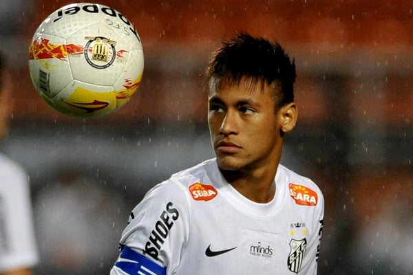 Retorno de Neymar ao Brasil gera chuva de memes na internet: veja