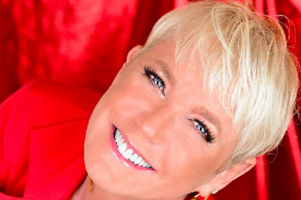 Boletim médico atualiza estado de saúde de Xuxa Meneghel após cirurgia