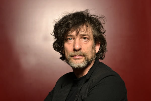 Editora suspende lançamentos de Neil Gaiman no Brasil após acusações