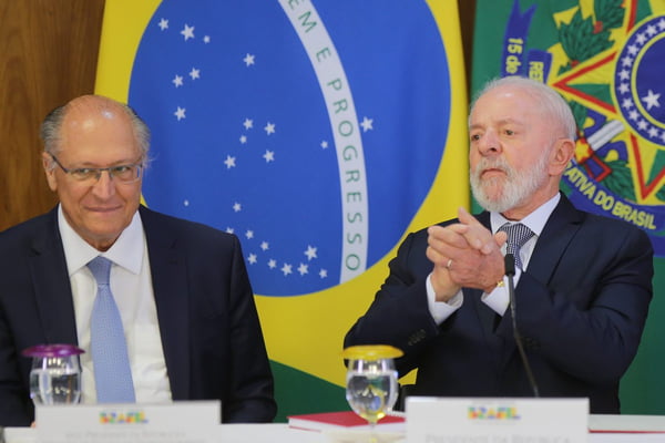 Lula espera abril para avaliar isenção do imposto sobre alimentos