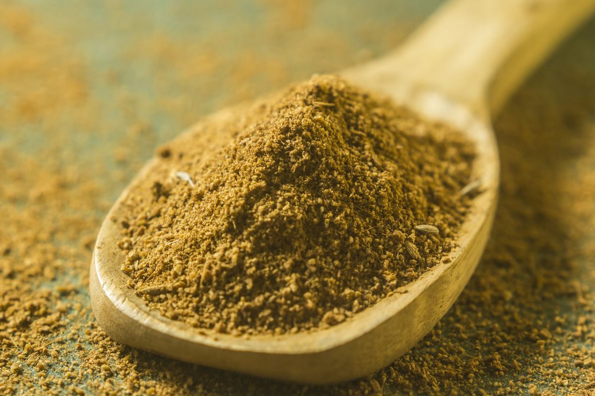 Tempero em pó usado no feijão melhora a digestão e evita gases