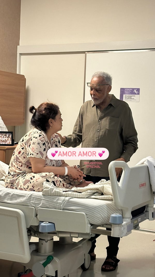 Preta Gil recebe visita do pai, Gilberto Gil, em hospital de São Paulo