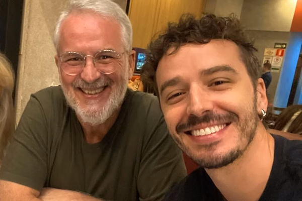 Galã de Pantanal diz que se afastou da igreja após pai se assumir gay