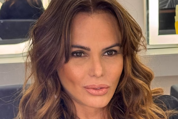 Ex-atriz pede socorro e diz estar “cheia de bicho” e sem comida