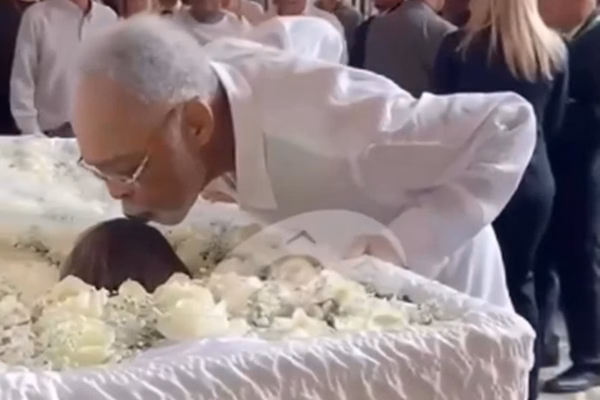 Por que a família de Preta Gil usou branco no velório da cantora