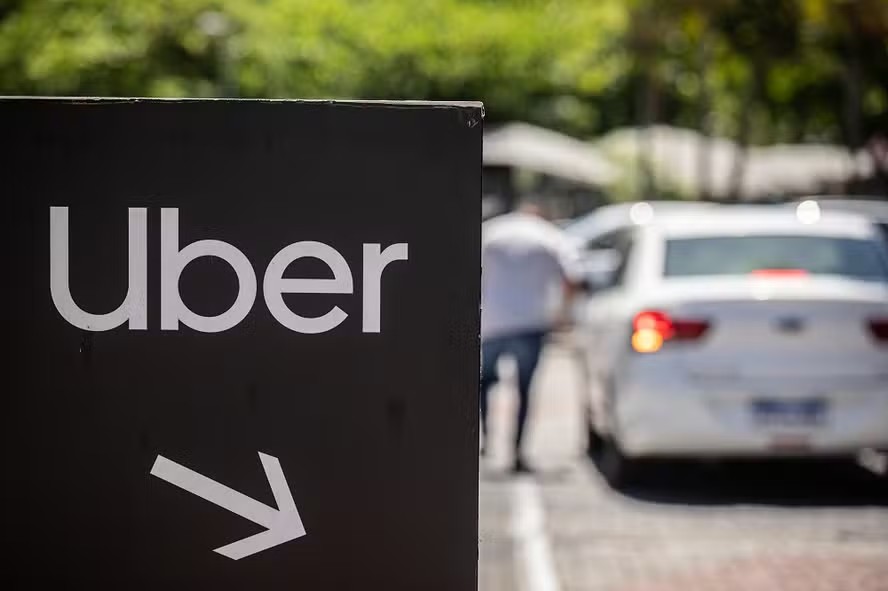 Justiça manda Uber e iFood informarem se têm valores a pagar a devedores em ações trabalhistas para penhora